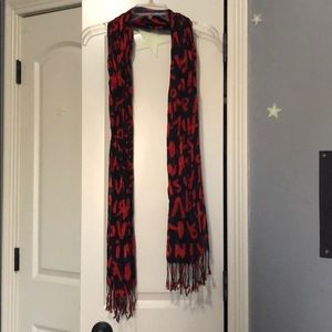 “Paris Louis Vuitton” black and red scarf